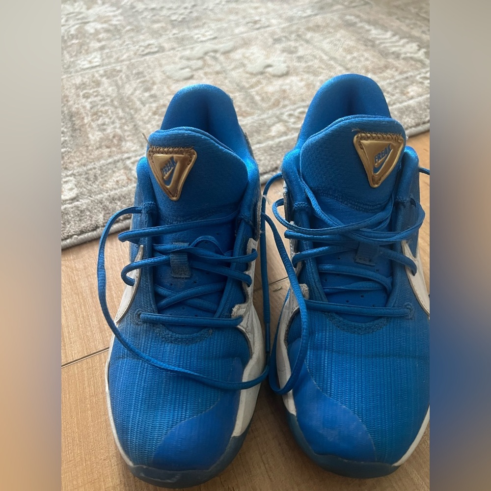 Nike Kids Sneakers in Blue and Gold